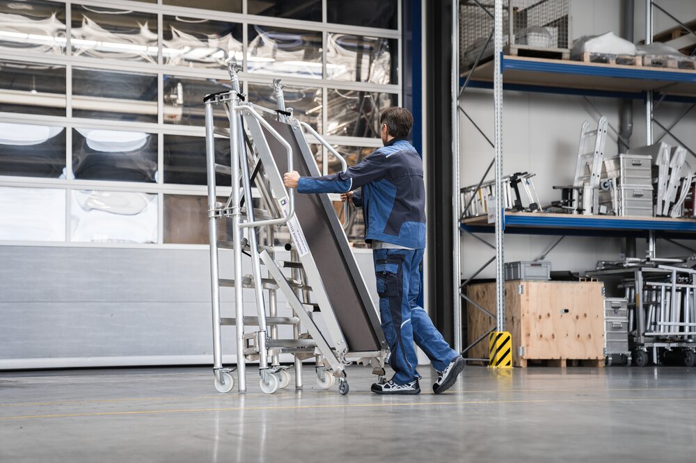 Milieubild 2178053 Munk montage platform met trap toegang