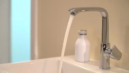 Hansgrohe METRIS 230 Eéngreeps wastafelmengkraan met 15 mm diameter en draaibare uitloop Baduitloop G 1 1/4 inch chroom