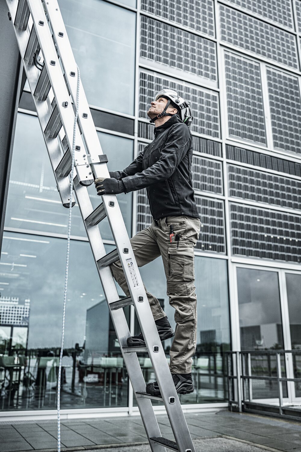 Milieubild 2179020 Munk 2-delige trap met leuning en uitstaplijst 2x12 treden