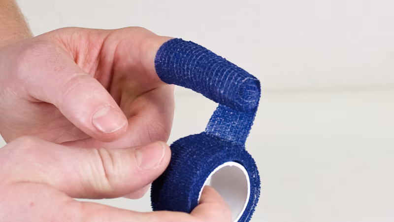 CareLine snelverbanddoos, 2 rollen van 6,50 m beige/blauw Finger, Hand, Person, Baby, Socke