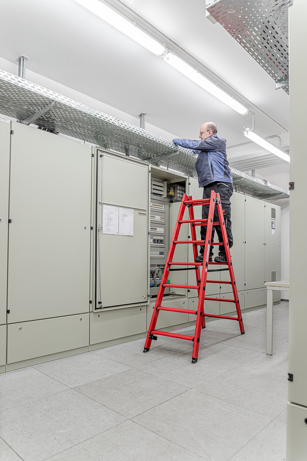 Munk trapladder, tweezijdige toegang GFK 2x4 treden