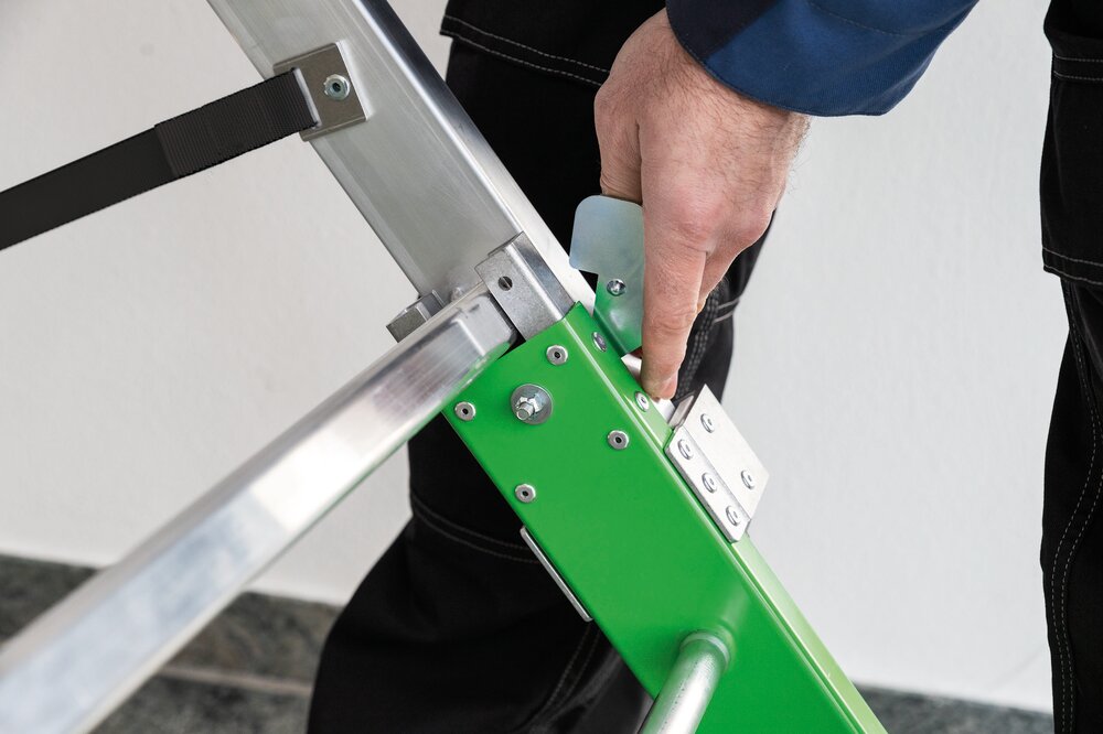 Munk platform ladder plug-in compact