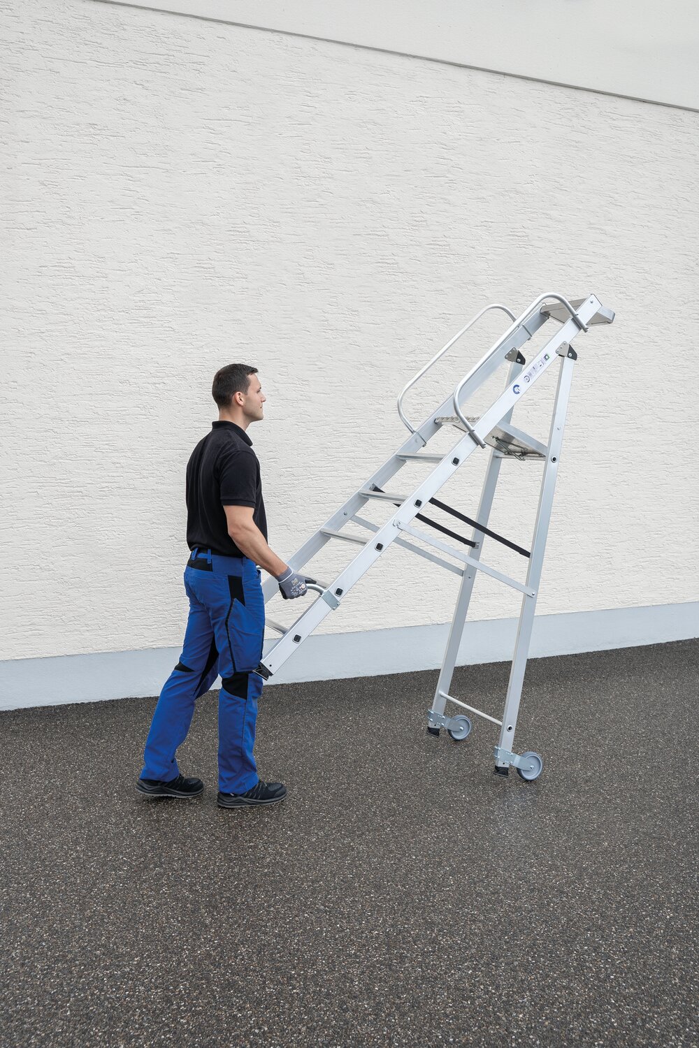 Munk platformladder met wielen en handgreep 4 treden met opbergbakje