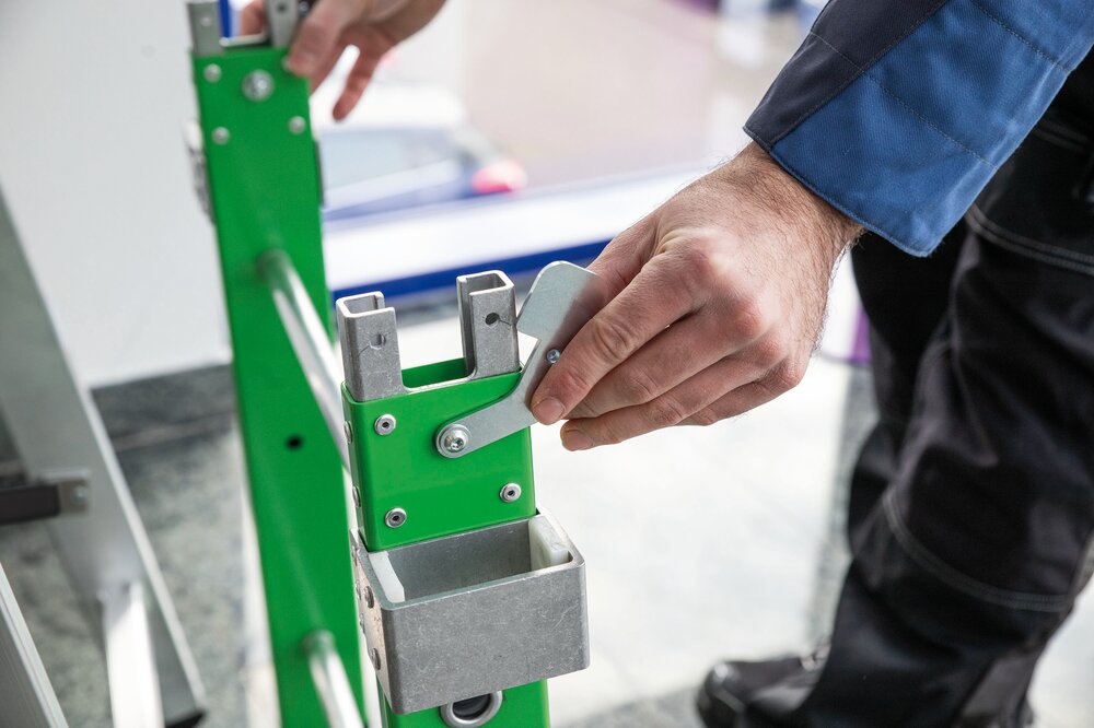 Munk platform ladder plug-in compact