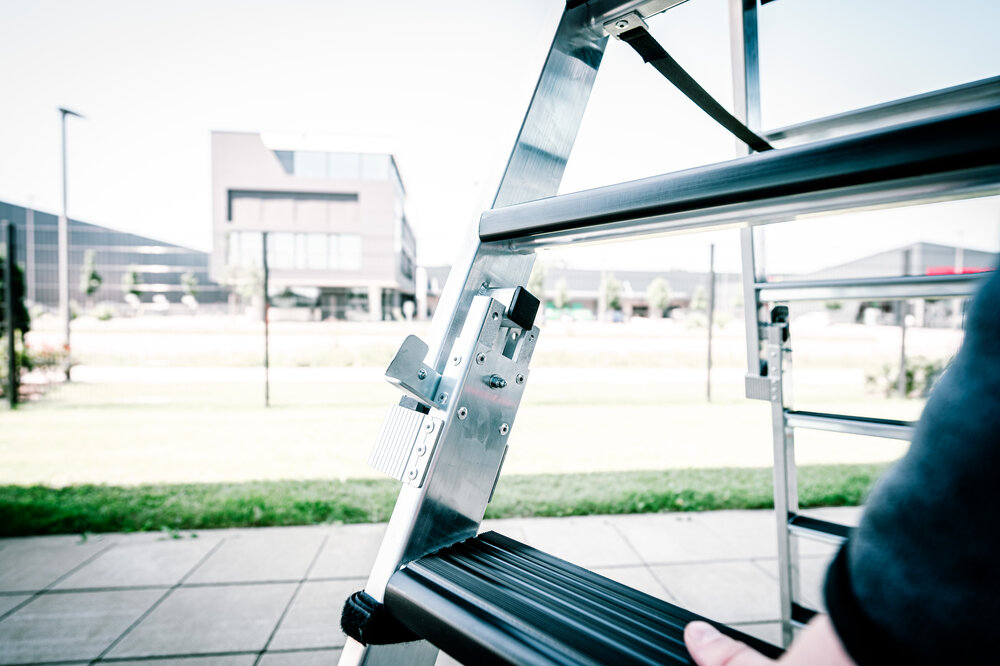 Milieubild 2178908 Munk trapladder, dubbelzijdige toegang, 2x4 treden