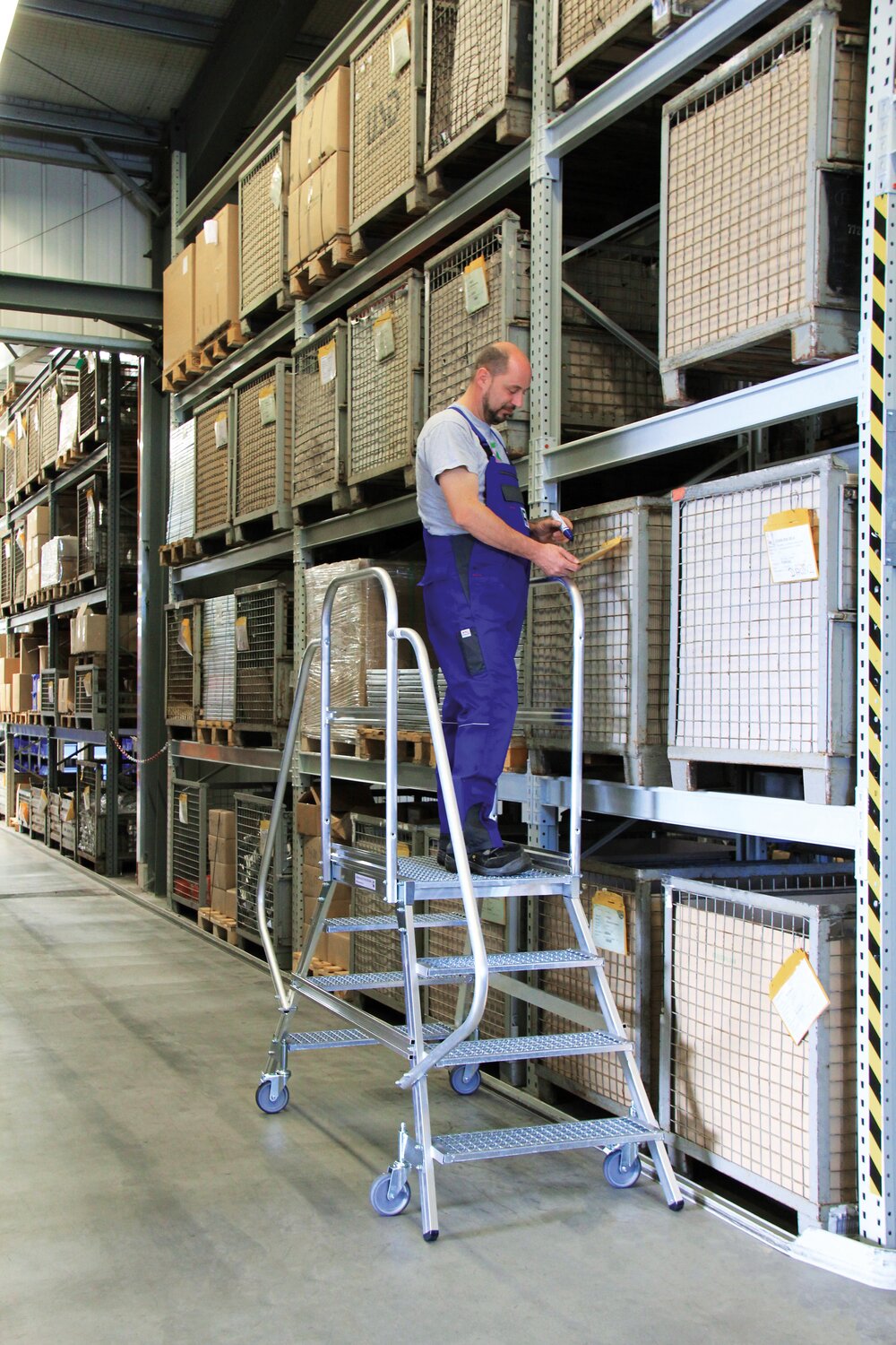 Milieubild 3815097 Platformtrap aan beide zijden toegankelijk met veerrollen Stalen rooster 3 treden