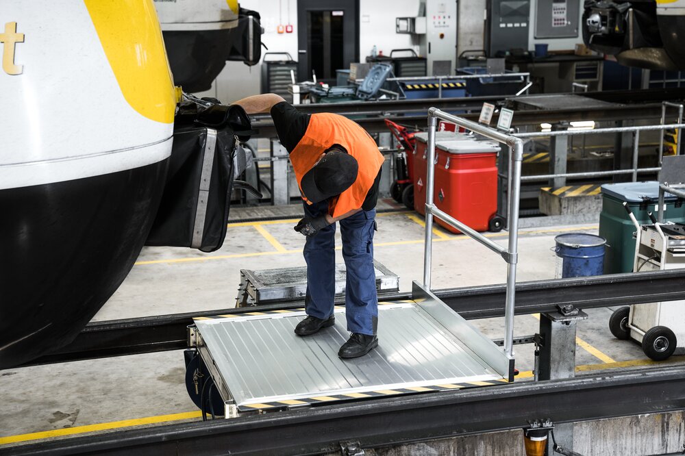 Milieubild 2178488 Munk leuning voor spoorplatform