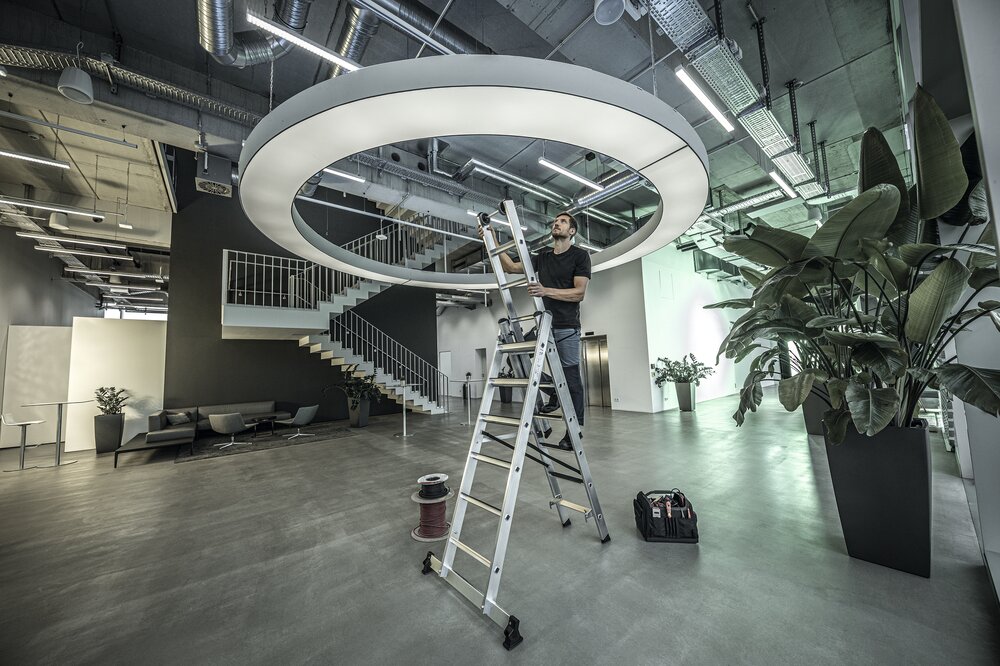 Milieubild 3813632 Munk 3-delige multifunctionele trap met nivello® traverse en clip-step R13 3x6 treden