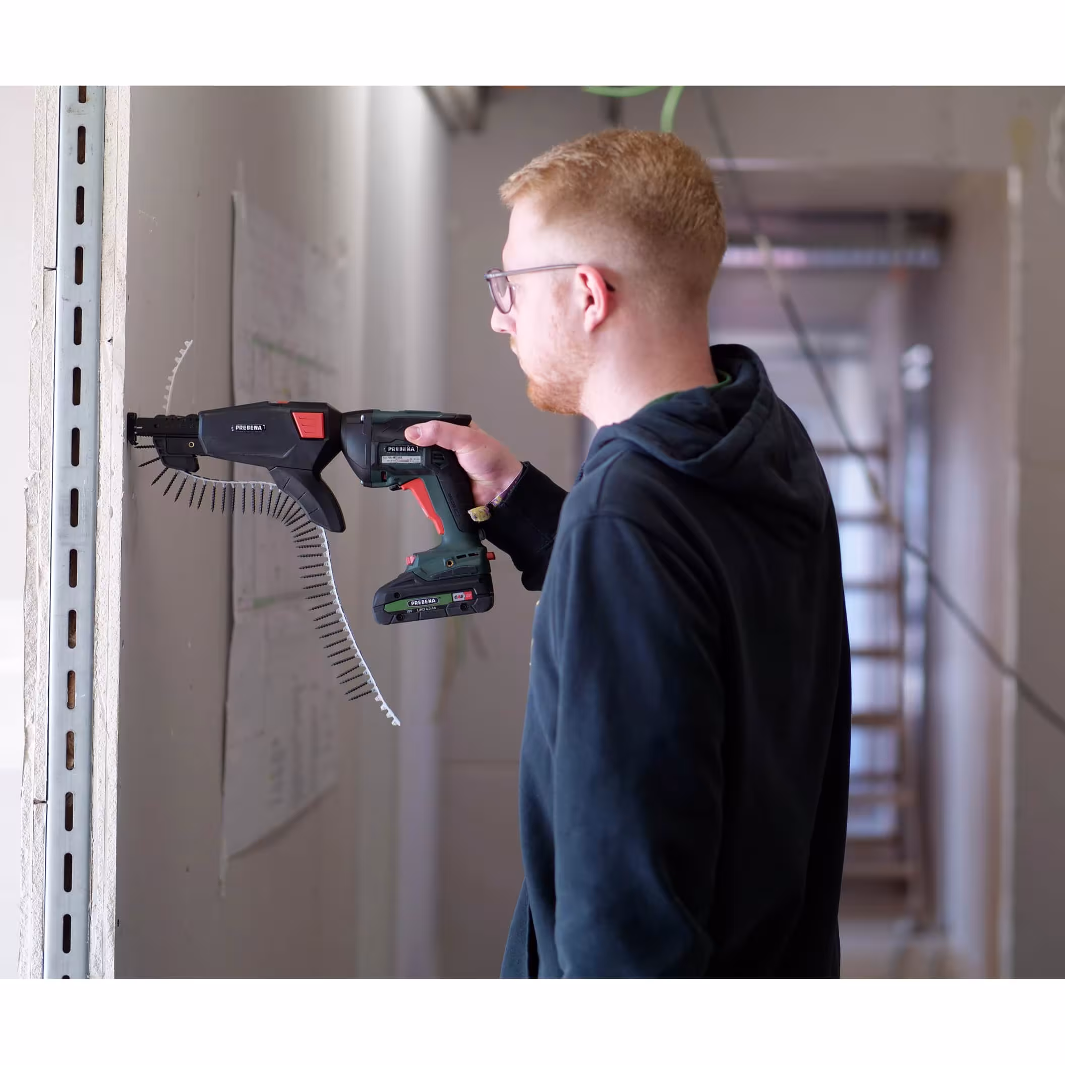 Magazijnbandschroevendraaier voor schroeven van 25-55 mm inclusief accu + laadstation 6A-MGS55-SET2 met de GTIN 4016429073484 Magazijnbandschroevendraaier voor schroeven van 25-55 mm inclusief accu + laadstation 6A-MGS55-SET2 van Prebena met art.nr. 6A-MGS55-SET2