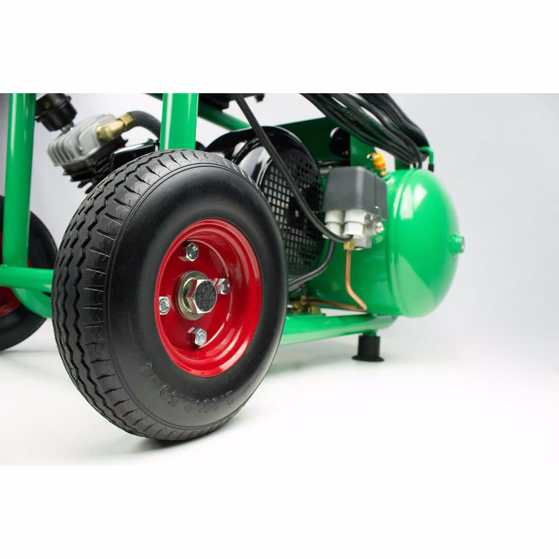 Extra afbeelding bij het artikel WARRIOR 435 compressor van Compressors & Compressed Air Tools