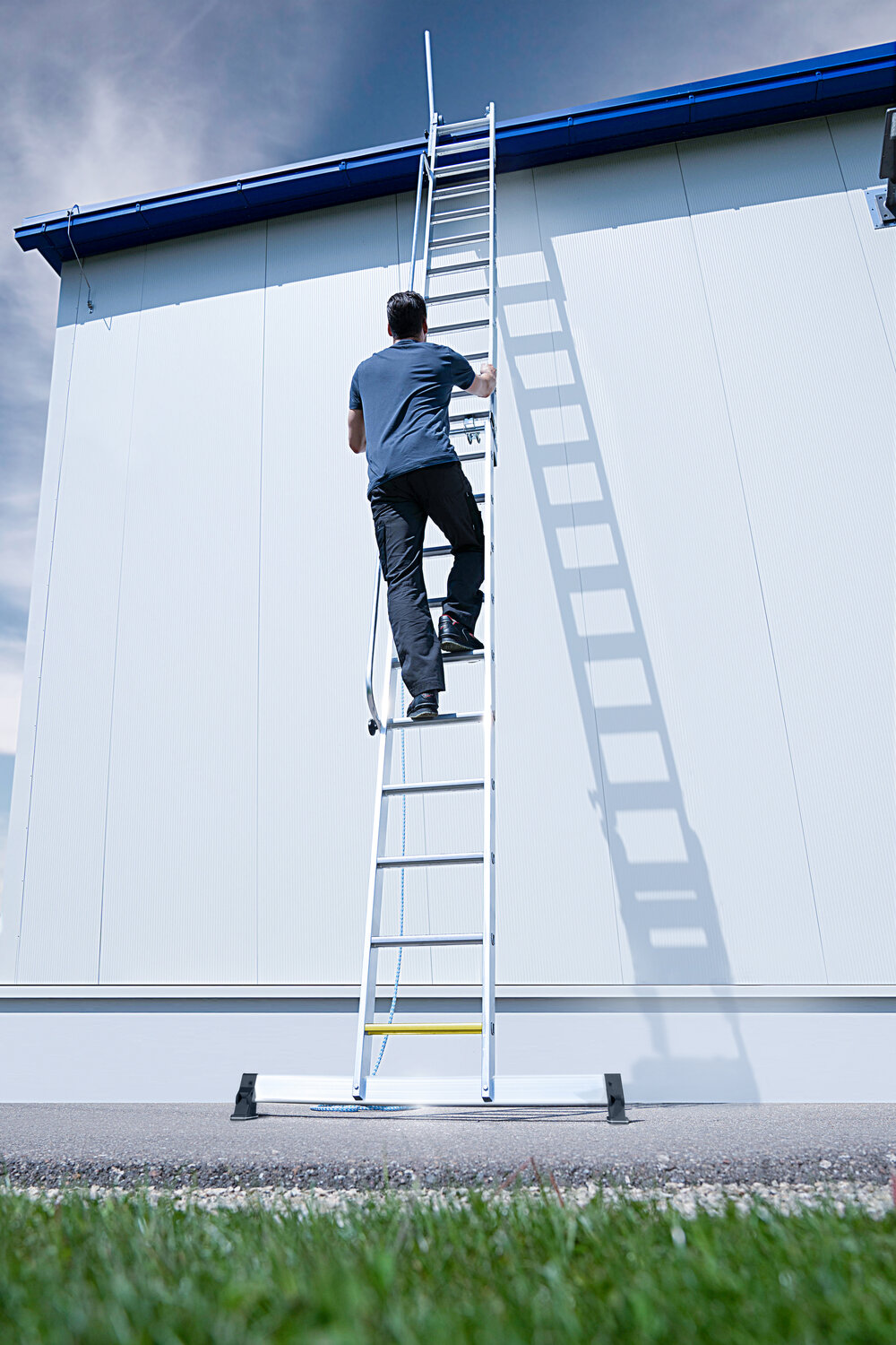 Milieubild 2177792 Munk 2-delige trap met leuning en uitstaplijst 2x12 treden