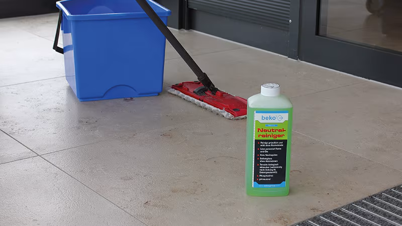 TecLine Neutraalreiniger 5 liter bus Reinigen, Person