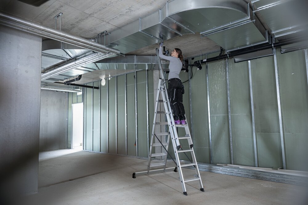 Milieubild 3819030 Munk 3-delige multifunctionele ladder met nivello® traverse 3x6 treden