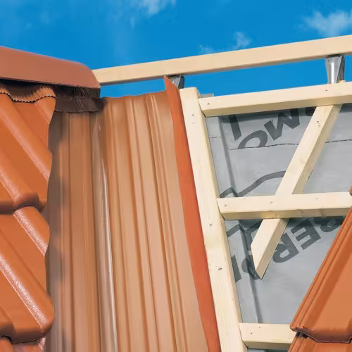 Zelfklevende dalafdichtstrip, lengte 1000 mm, hoogte 60 mm, rood uit de categorie dakranden en dal met de GTIN 4027822601938 Dalafdichtingsstrips van het merk Klöber uit de categorie dakrand & dal