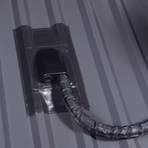 Solardoorvoer rood, voor 2 buizen, mof 56 x 35,8 cm uit de categorie steile dakdoorgangen met de GTIN 4027822839577 Universeel zonnekanaal van het merk Klöber uit de categorie steiledakdoorvoeren