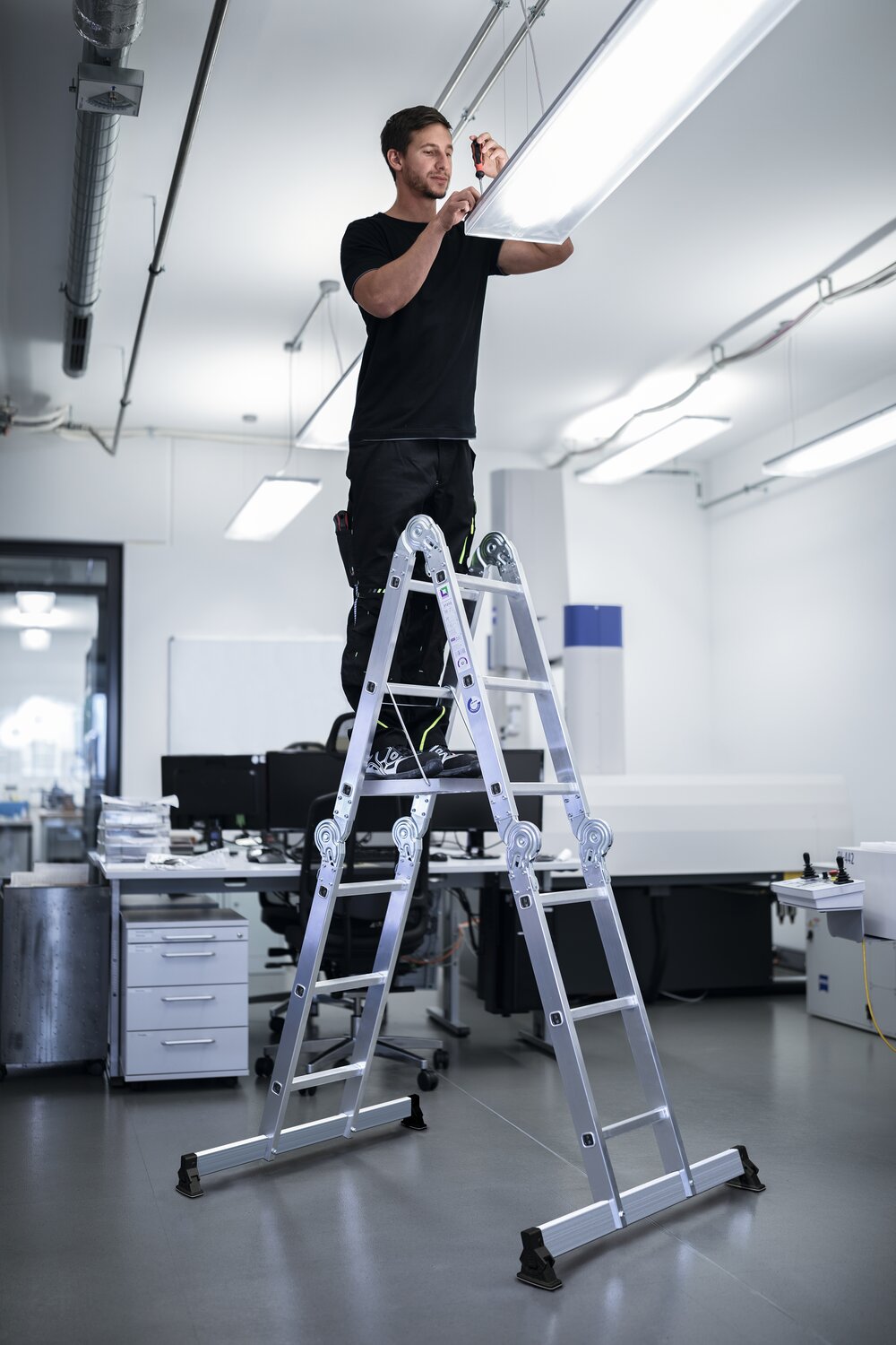 Munk multifunctionele ladder 4-delig met nivello® traverse 2x2 + 2x3 sporten