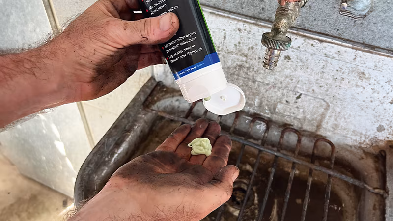 CareLine BIO handreinigingscrème 250 ml Körperteil, Finger, Hand, Person, Sinken