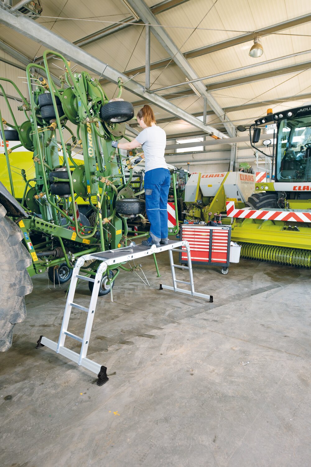Milieubild 3813348 Munk multifunctionele ladder 4-delig met nivello® traverse en houten vlonder 2x2 + 2x3 sporten