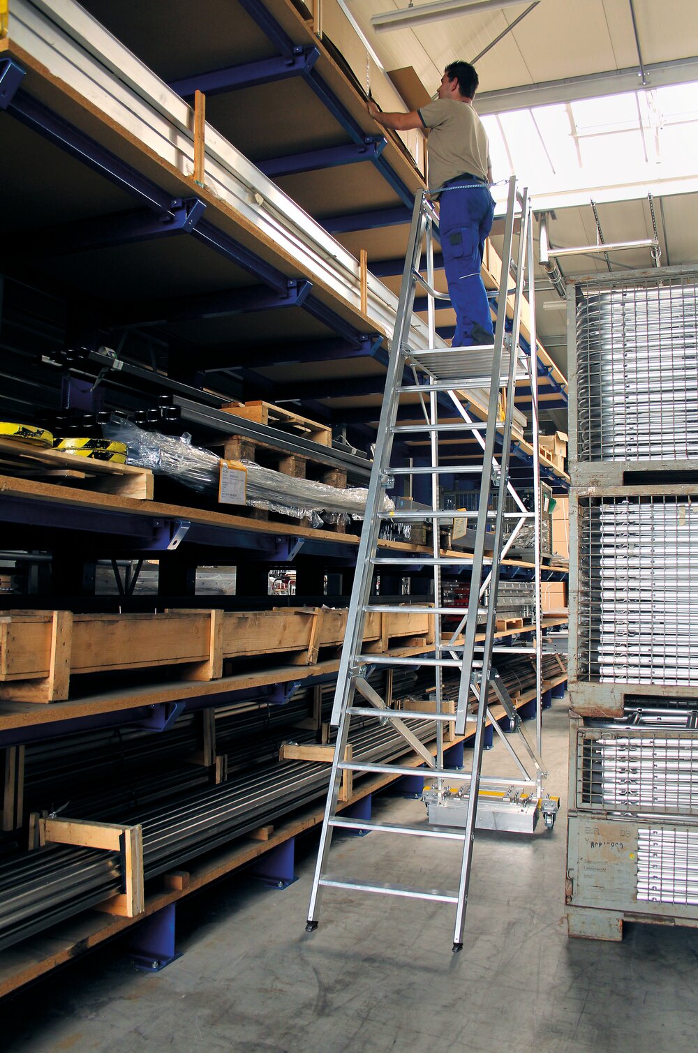 Milieubild 3814200 Munk vouwbare platformladder met smal chassis 12 treden