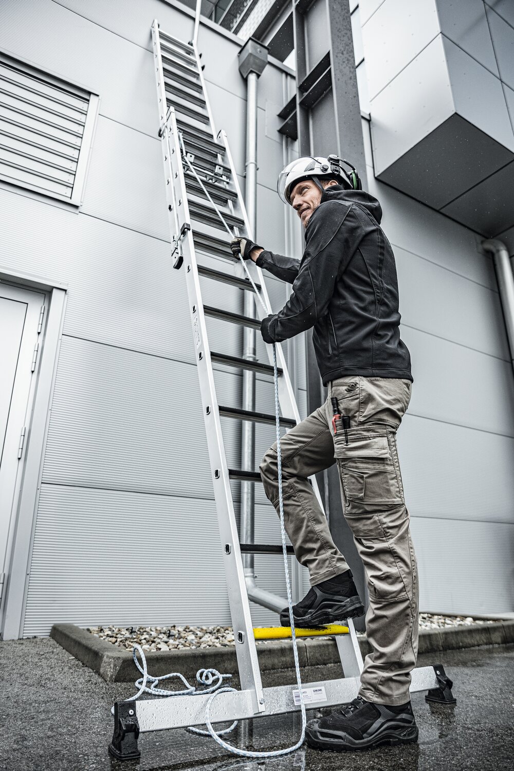 Munk 2-delige trap met leuning en uitstaplijst 2x12 treden