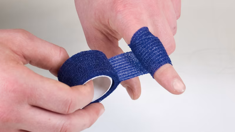 CareLine snelverbanddoos, 2 rollen van 6,50 m beige/blauw Körperteil, Finger, Hand, Person, Baby