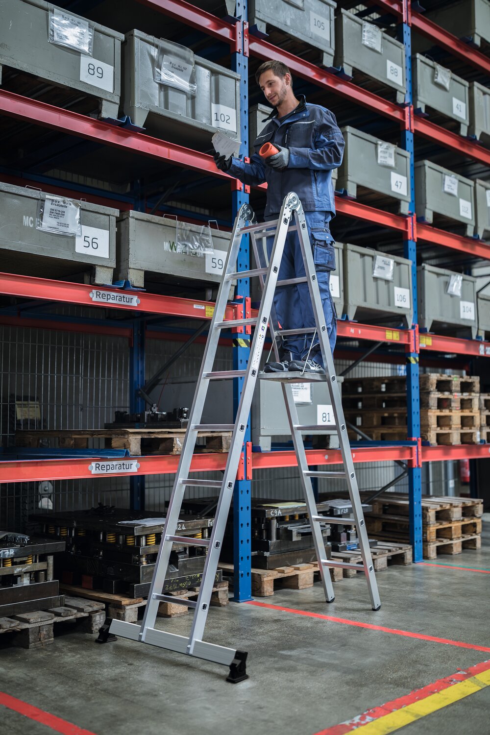 Milieubild 3812527 Munk 2-delige vouwladder met nivello® traverse 2x4 sporten