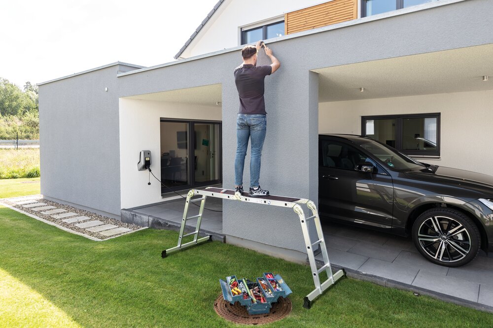 Milieubild 3813350 Munk multifunctionele ladder 4-delig met nivello® traverse en houten vlonder 2x2 + 2x3 sporten