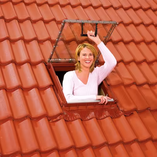 Prismax universeel dakuitstapraam voor platte en geprofileerde dakpannen/dakpannen, rood uit de dakveiligheidscategorie met de GTIN 4027822757611 Prismax universeel dakuitstapraam van het merk Klöber uit de categorie dakveiligheid