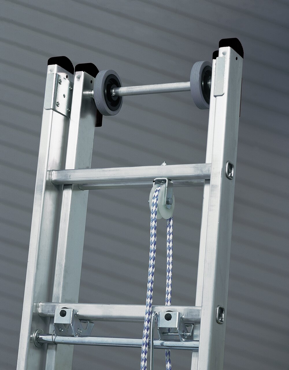 Munk 3-delige touwladder met nivello® traverse 3x14 sporten
