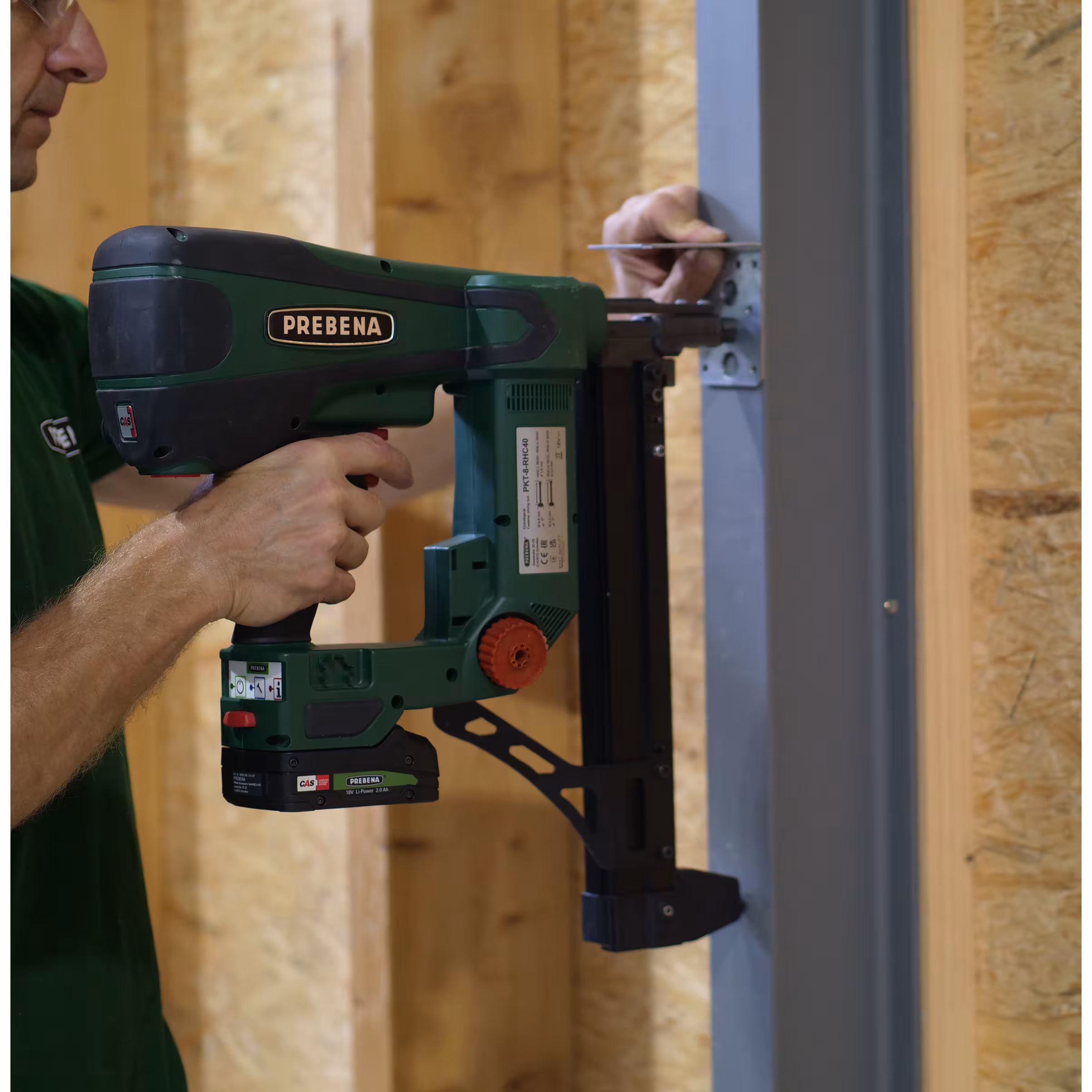 Extra afbeelding bij het artikel Hybride spijkermachine voor staal-betonspijkers type RHC van 15-40 mm inclusief accu en laadstation PKT-8-RHC40 Extra afbeelding van het artikel Hybride spijkermachine voor staalbetonspijkers type RHC van 15-40 mm inclusief batterij en laadstation PKT-8-RHC40 gemaakt van schroeven, nieten, nietjes