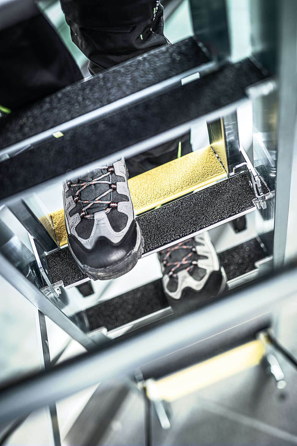 Munk 3-delige multifunctionele trap met nivello® traverse en clip-step R13 3x6 treden