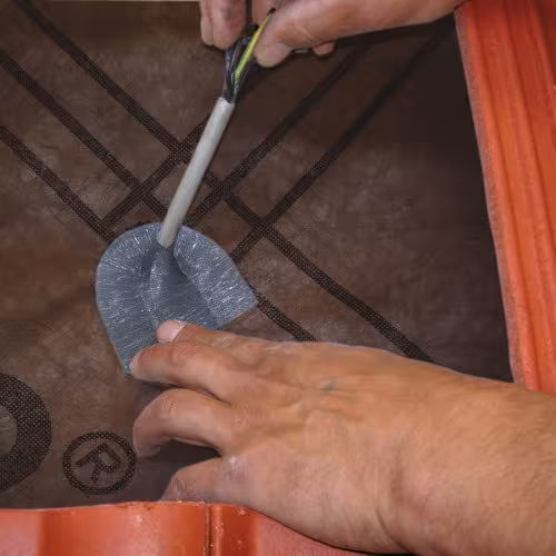 Een andere weergave van het artikel Easy-Form plakband Universeel vervormbare plakband, breedte 90 mm, rol van 5 m Andere weergave van het artikel Easy-Form plakband Universeel vervormbare plakband, breedte 90 mm, rol 5 m uit de categorie steile daken